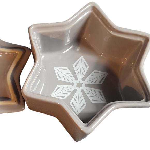 Temtations by tara porcelain dish with cover with a snow flake design - Picture 7 of 7